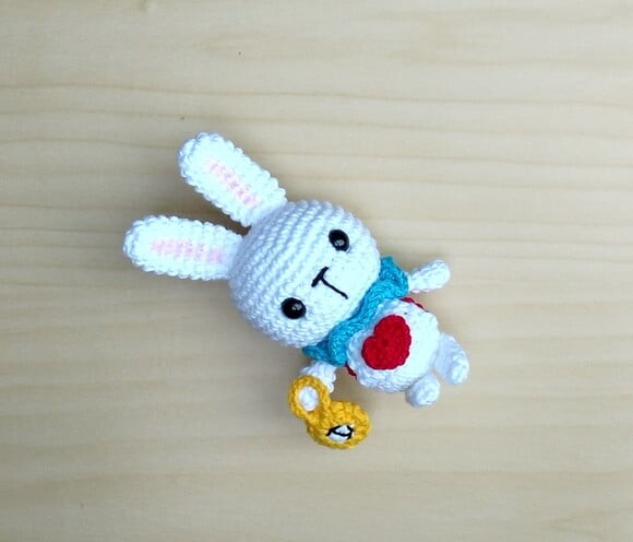 Coelho Branco - Alice no País das Maravilhas Amigurumi