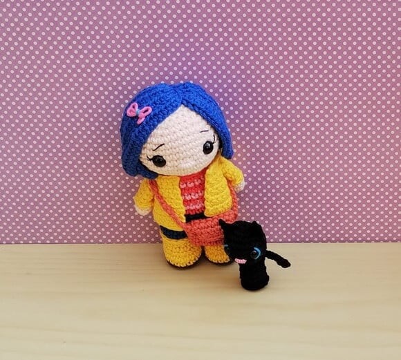 Coraline e o Gato Preto Amigurumis