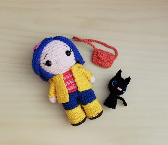 Coraline e o Gato Preto Amigurumis