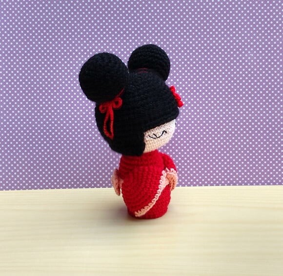 boneca japonesa Kokeshi Sayuri Amigurumi
