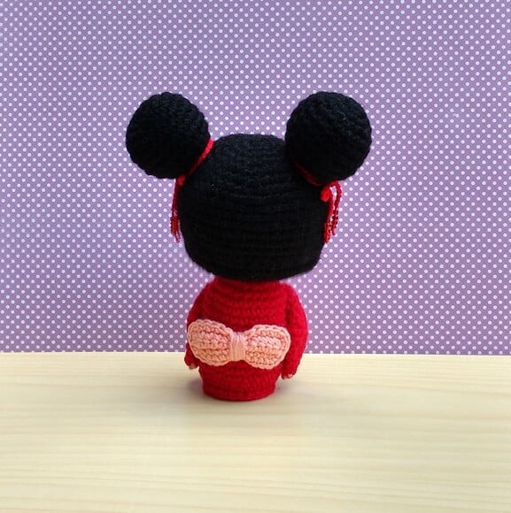 boneca japonesa Kokeshi Sayuri Amigurumi