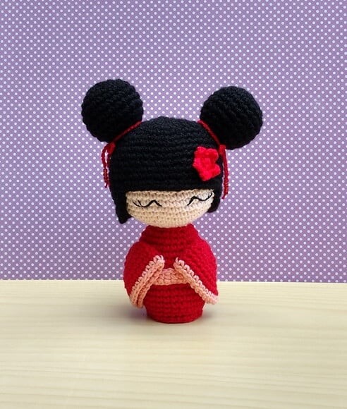 boneca japonesa Kokeshi Sayuri Amigurumi