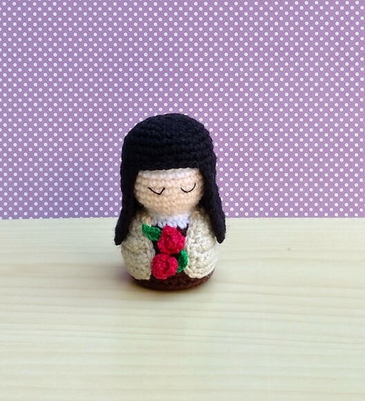 Mini Santa Teresinha Amigurumii