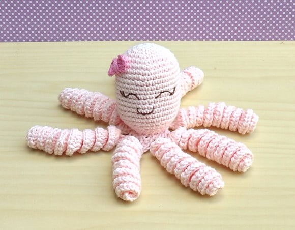 Polvo Amigurumi - Menina - Laço (prematuro e Recém-nascido)