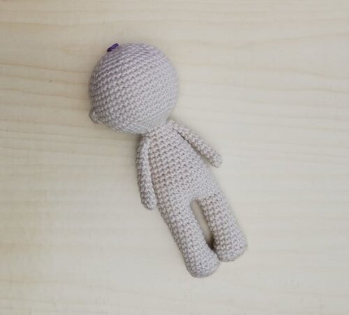Boneco Reiki com Chakras Amigurumi - Bege
