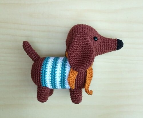 Cachorro Salsicha Pierre Amigurumi