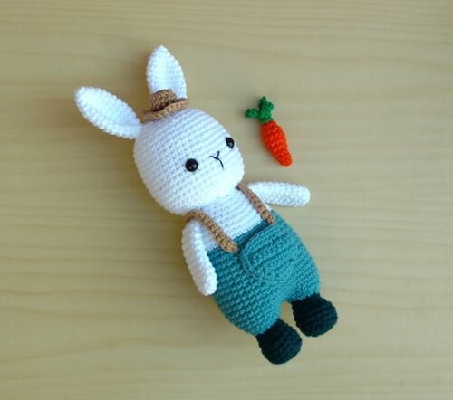 Coelho Cenourinha Amigurumi