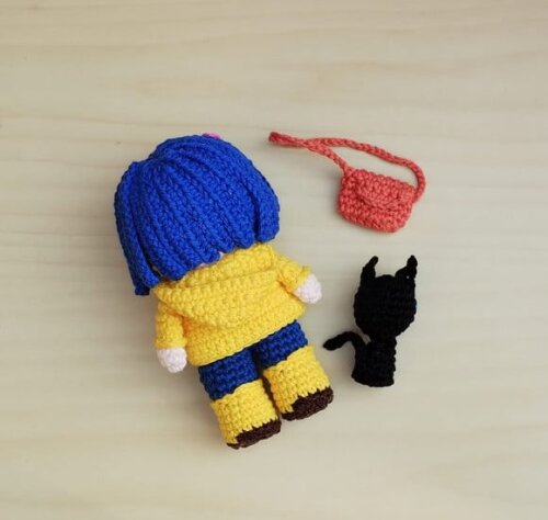Coraline e o Gato Preto Amigurumis