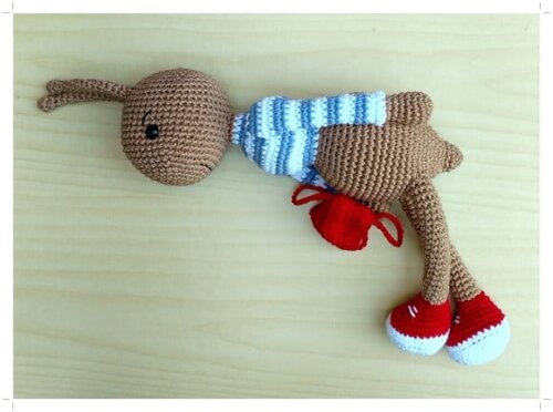 Formiga Lia Amigurumi com Mochilinha
