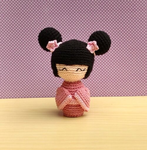 boneca Kokeshi Hanako Amigurumi