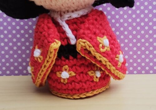 boneca Kokeshi Yumi Amigurumi