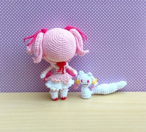 Madoka Kaname e Kyubey (Madoka Mágica)