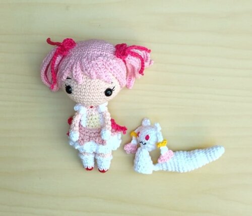 Madoka Kaname e Kyubey (Madoka Mágica)