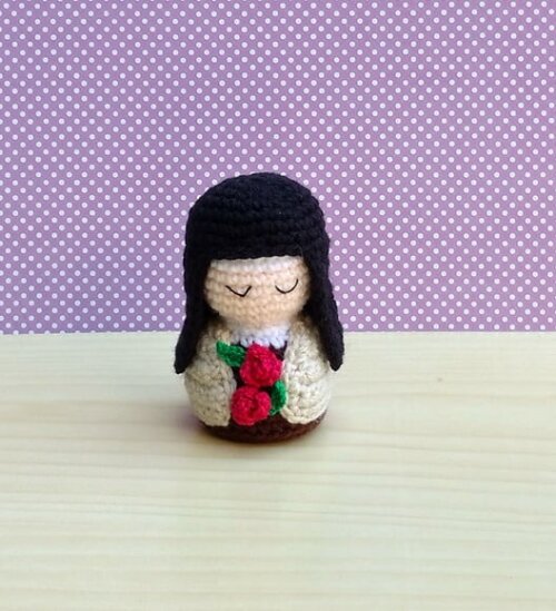 Mini Santa Teresinha Amigurumii