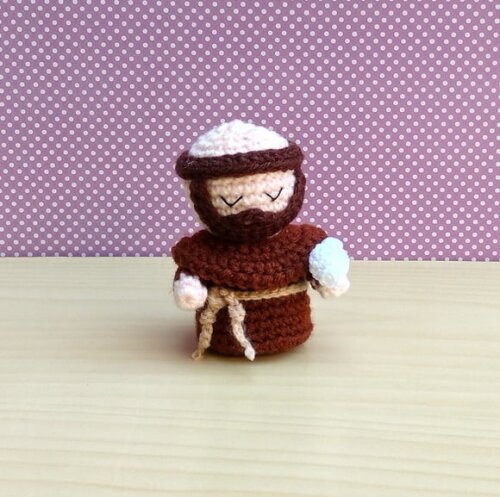 Mini São Francisco de Assis Amigurumi