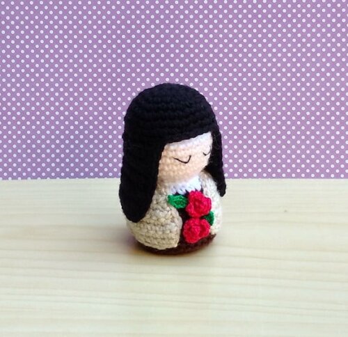 Mini Santa Teresinha Amigurumii