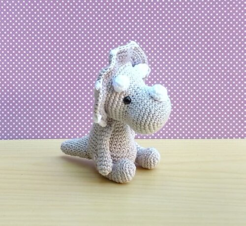 Triceratops Mashmellow Amigurumi - dinossauro