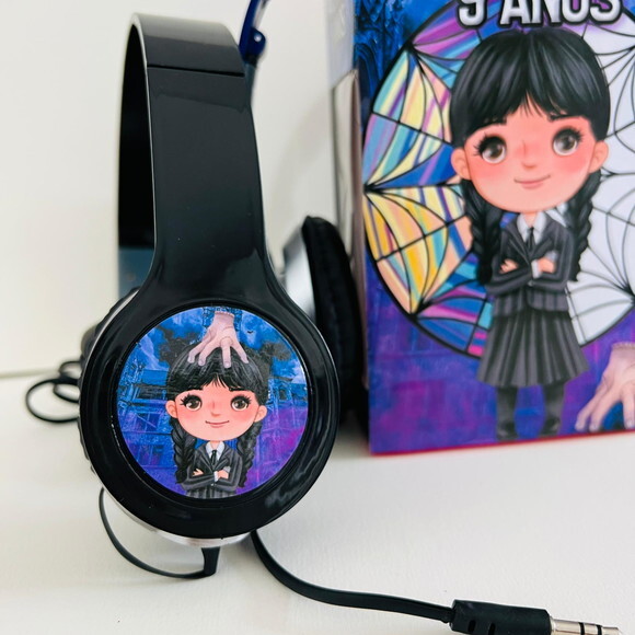 Kit 20 Unidsades Wandinha Fones com Caixinha Personalizados
