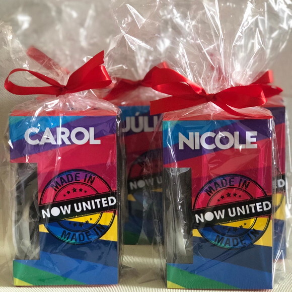 Kit 20unid Now United Fone c/ Caixinha Person Fita/saquinho