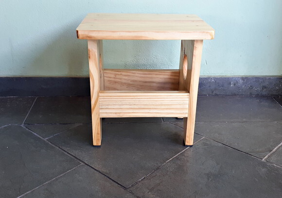 Banquinho de Madeira Maciça Mais Alto