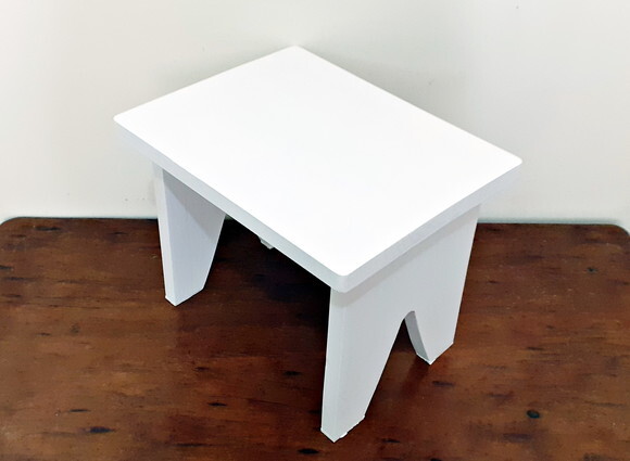 Banquinho de Madeira Maciça Pintado