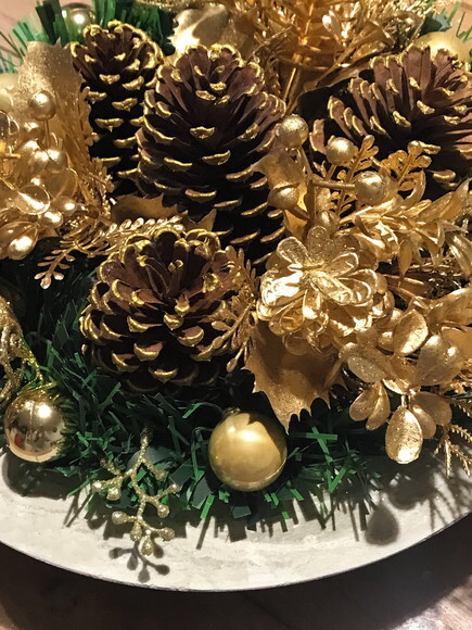 Arranjo de Natal -pinhas Douradas/bowl de Cimento
