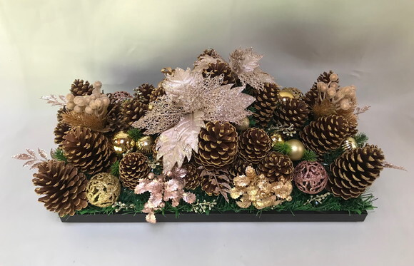 Arranjo de Natal + 15 Pinhas Douradas Sob Encomenda-consulte