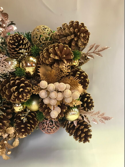 Arranjo de Natal + 15 Pinhas Douradas Sob Encomenda-consulte