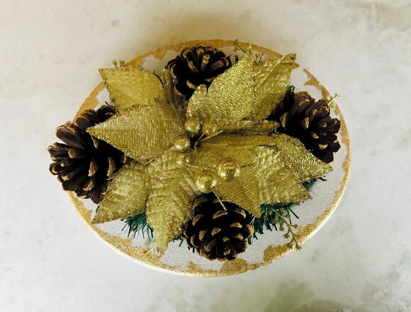 Arranjo de Natal Oval Branco e Dourado - 29 x 24 x 18 cm