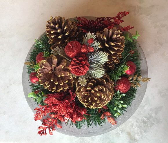 Arranjo de Natal Vermelho + Peça Decorativa de Cimento