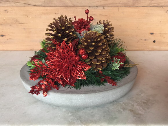 Arranjo de Natal Vermelho + Peça Decorativa de Cimento