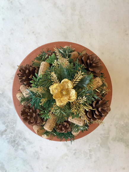 Arranjo/centro de Mesa Natal Rolhas e Dourado Base Ø29,5 cm