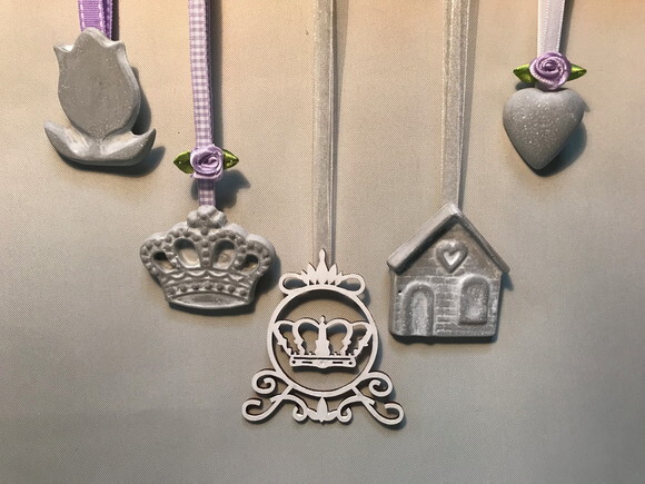 ENFEITE PARA PENDURAR PROVENÇAL COM PINGENTES - PRINCESAS
