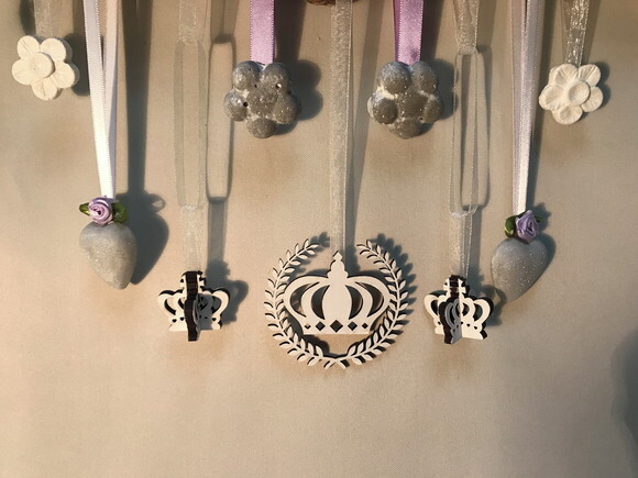 ENFEITE PARA PENDURAR PROVENÇAL COM PINGENTES - PRINCESAS