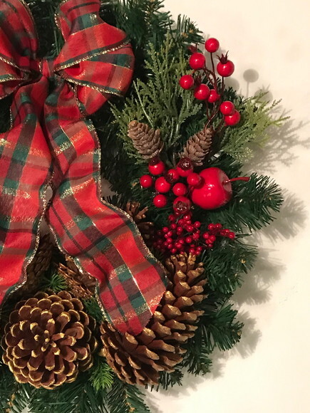 Guirlanda de Natal -ramo de Cerejas, Maça e Pinhas-consulte