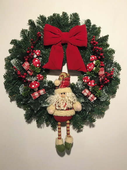 GUIRLANDA DE NATAL VERMELHA COM PAPAI NOEL E COGUMELOS