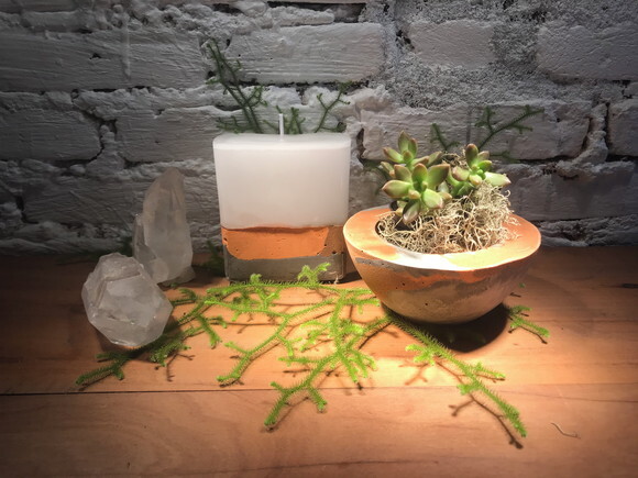 KIT 1 CACHEPÔ/PORTA VELA + 1 VELA - GÉRBERA