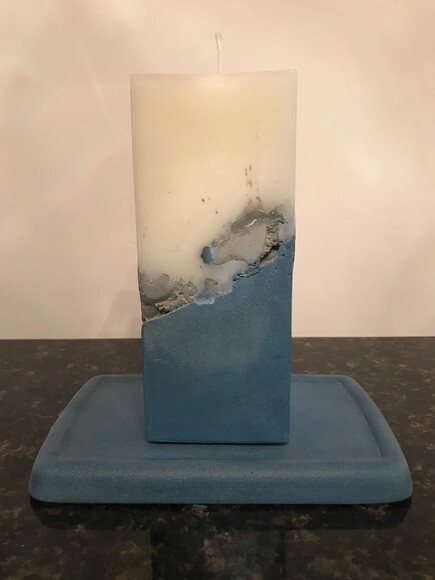 Vela feita com Cimento Azul e Natural com Base - feita com Cera d