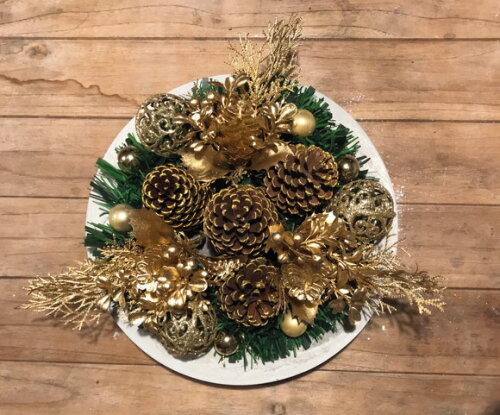 Arranjo de Natal -pinhas Douradas/bowl de Cimento
