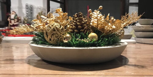Arranjo de Natal -pinhas Douradas/bowl de Cimento
