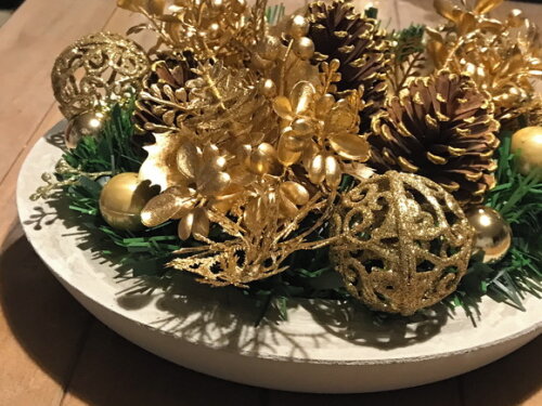 Arranjo de Natal -pinhas Douradas/bowl de Cimento