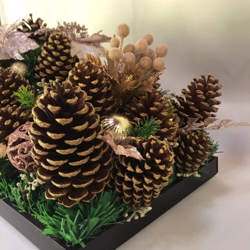 Arranjo de Natal + 15 Pinhas Douradas Sob Encomenda-consulte