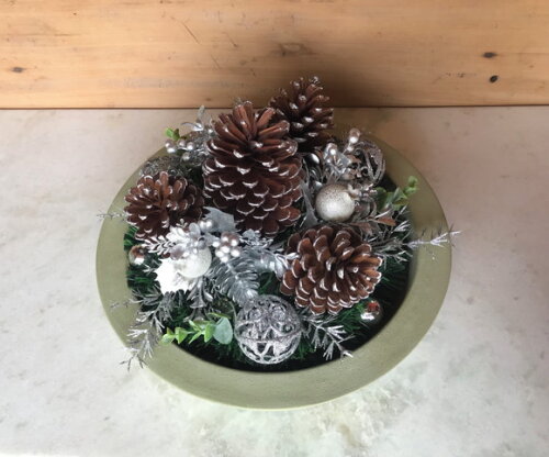 Arranjo de Natal Prata/verde+centro de Mesa de Cimento Verde