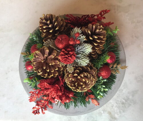 Arranjo de Natal Vermelho + Peça Decorativa de Cimento