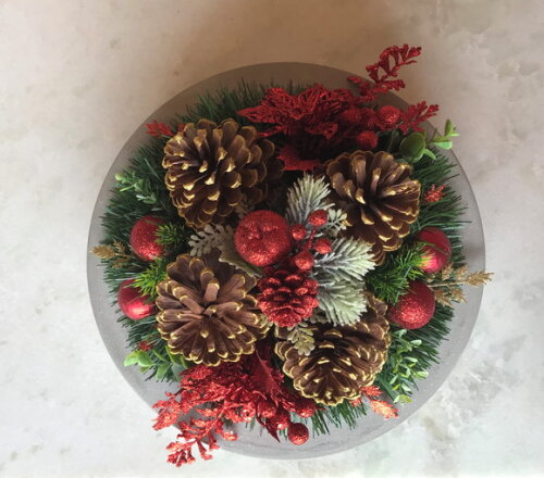 Arranjo de Natal Vermelho + Peça Decorativa de Cimento