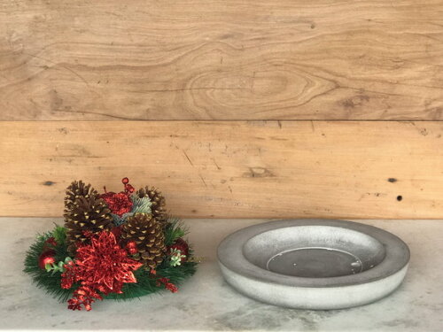 Arranjo de Natal Vermelho + Peça Decorativa de Cimento