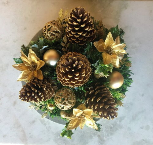 Arranjo de Natal-dourado/prato de Cimento-consulte