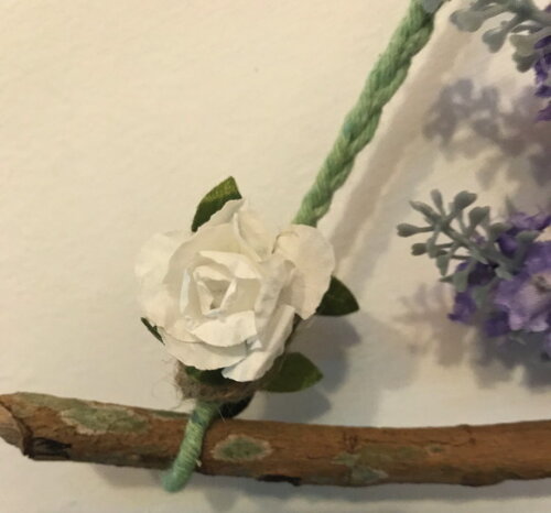 Enfeite de Páscoa Provençal com Pingentes e Flores