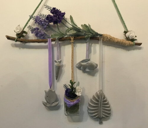 Enfeite de Páscoa Provençal com Pingentes e Flores