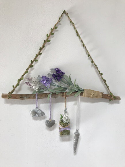 ENFEITE DE PÁSCOA PROVENÇAL COM PINGENTES E FLORES